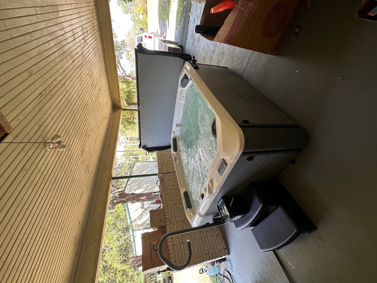 Hot tub delivered by East Texas Hot Tub Company to Whitehouse, Texas