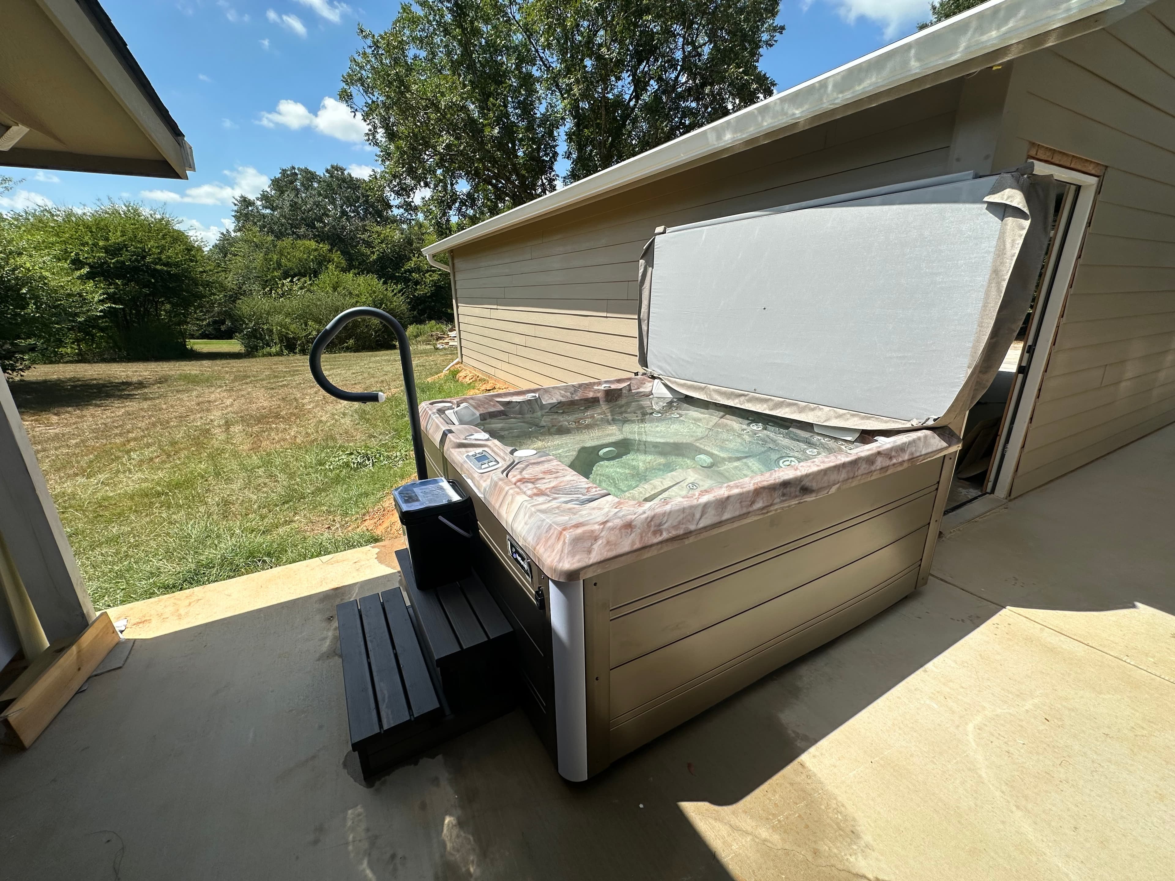 Hot tub delivered by East Texas Hot Tub Company to Big Sandy, Texas